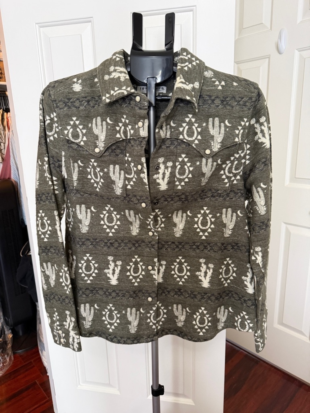 Idyllwind Olive Green Western Button-Down Shirt with Cream Cactus Print